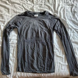 EUC Athleta grey long sleeve shirt